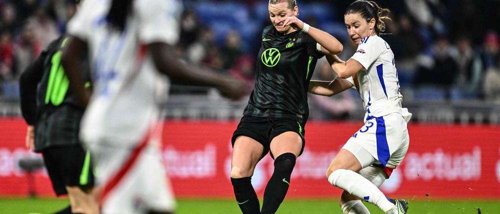 Alexandra Popp verliert mit Wolfsburg unglücklich in Lyon.