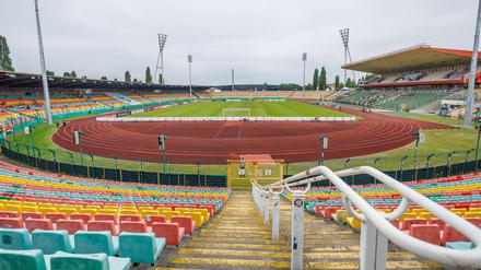 Das Jahn-Stadion soll abgerissen werden. (Archivbild)