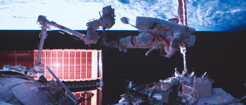 So lange war noch kein Außeneinsatz zuvor: Neun Stunden verbrachten zwei chinesische Astronauten außerhalb ihrer Raumstation.