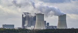 Das Energieunternehmen Leag in der Lausitz will künftig Drohnen zur Überwachung seiner Industrieanlagen einsetzen. (Archivbild)
