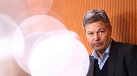 Der deutsche Wirtschafts- und Klimaminister Robert Habeck nimmt an Kabinettssitzung im Kanzleramt in Berlin teil.