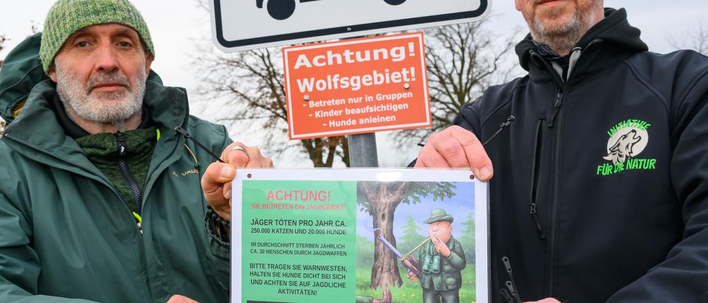 Ein Bündnis von Initiativen protestiert gegen das Aufstellen der Hinweisschilder „Achtung Wolfsgebiet“ im Amt Seelow-Land. Artenschützer halten es für Panikmache.