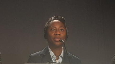 Naomi Beckwith, die neue künstlerische Leitung der documenta 16, spricht bei ihrer Vorstellung zu den Journalisten.