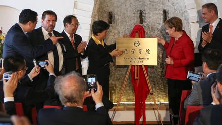 Angela Merkel bei der Eröffnung des Konfuzius-Instituts in Stralsund. 