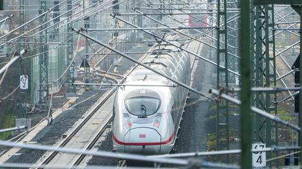 Bundestag macht den Weg für Bahn-Milliarden frei.
