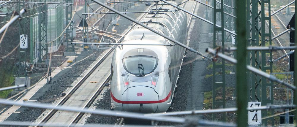 Bundestag macht den Weg für Bahn-Milliarden frei.