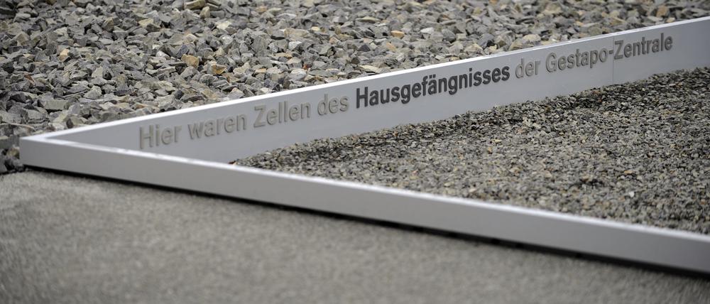 Wo sich das Gefängnis befand, ist in Umrissen auf dem Gelände der Topographie des Terrors dokumentiert.