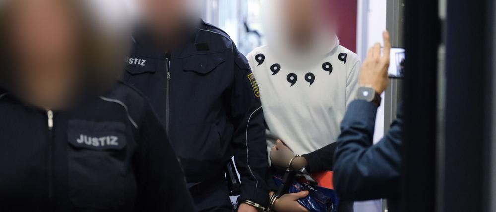 Ein 38-Jähriger soll einem Mann auf dessen Verlangen hin bei einem fingierten Machetenüberfall mehrere Finger abgeschlagen haben. (Archivbild)