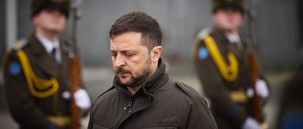Wolodymyr Selenskyj, Präsident der Ukraine, nimmt bei einem Arbeitsbesuch in der Region Lviv im Westen der Ukraine an einer Zeremonie teil. 