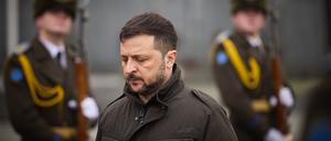 Wolodymyr Selenskyj, Präsident der Ukraine, nimmt bei einem Arbeitsbesuch in der Region Lviv im Westen der Ukraine an einer Zeremonie teil. 