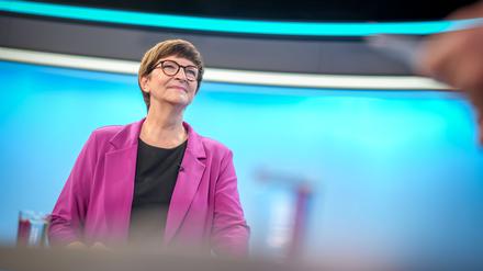 SPD-Chefin Esken sagt, Scholz habe sich „warmherzig“ bei ihr entschuldigt.