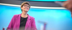 SPD-Chefin Esken sagt, Scholz habe sich „warmherzig“ bei ihr entschuldigt.