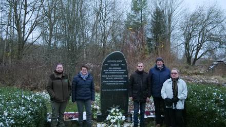 Die Initiative „Gegen das Vergessen – Wir zeigen Gesicht“ wurde 2020 von etwa 30 Personen aus den Orten Ellrich und Walkenried ins Leben gerufen.