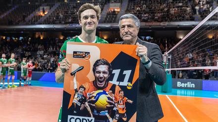 Cody Kessel und Volleys-Manager Kaweh Niroomand.