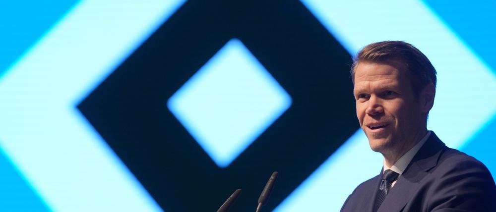 Finanzvorstand Eric Huwer vom Hamburger SV macht sich in der Diskussion um die Verteilung der TV-Gelder für eine stärkere Berücksichtigung der Traditionsclubs stark.