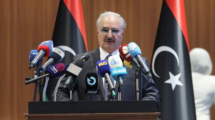 Dem ostlibyschen Machthaber Haftar käme russische Luftverteidigungssysteme sowie Angriffswaffen gelegen. (Archivbild)
