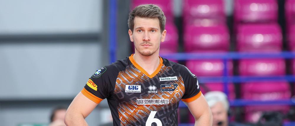 Johannes Tille ist Zuspieler bei den Volleys.