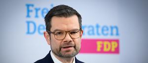 Der neue FDP-Generalsekretär Marco Buschmann spricht bei einer Pressekonferenz. 