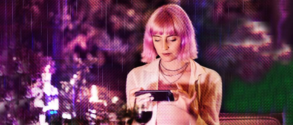 Thea und Leo lernen sich beim Onlinedating kennen. Sie unternehmen viel, kommen sich nah – aber irgendwie auch nicht (Symbolbild).