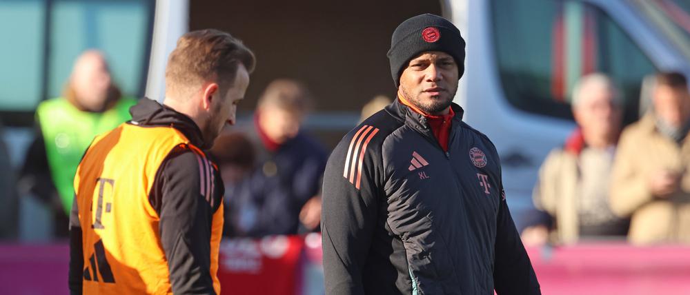 Trainer Vincent Kompany kann gegen RB Leipzig wieder auf seinen Topstürmer Harry Kane (li.) zurückgreifen.