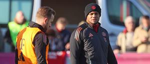 Trainer Vincent Kompany kann gegen RB Leipzig wieder auf seinen Topstürmer Harry Kane (li.) zurückgreifen.