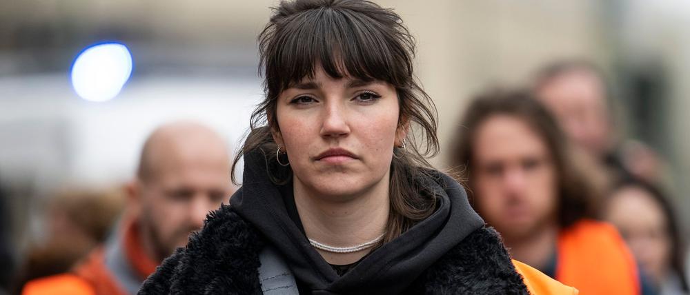 Carla Hinrichs hat die Gruppe Letzte Generation mitgegründet - und kündigt nun einen tiefgreifenden Wandel an. (Archivbild)