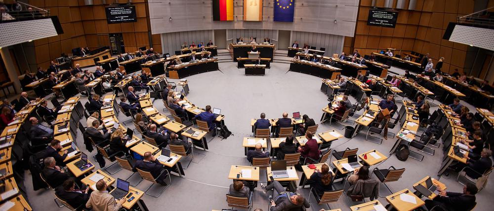 Das Landesparlament segnet das Sparprogramm für 2025 ab.