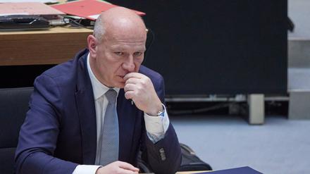 19.12.2024, Berlin: Kai Wegner (CDU), Regierender Bürgermeister von Berlin, sitzt während einer Sitzung im Abgeordnetenhaus. Foto: Jörg Carstensen/dpa +++ dpa-Bildfunk +++