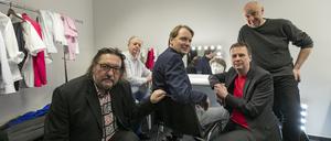 Manfred Maurenbrecher, Christoph Jungmann, Hannes Heesch, Bov Bjerg und Horst Evers in der Garderobe des Theaters am Ku’ Damm.