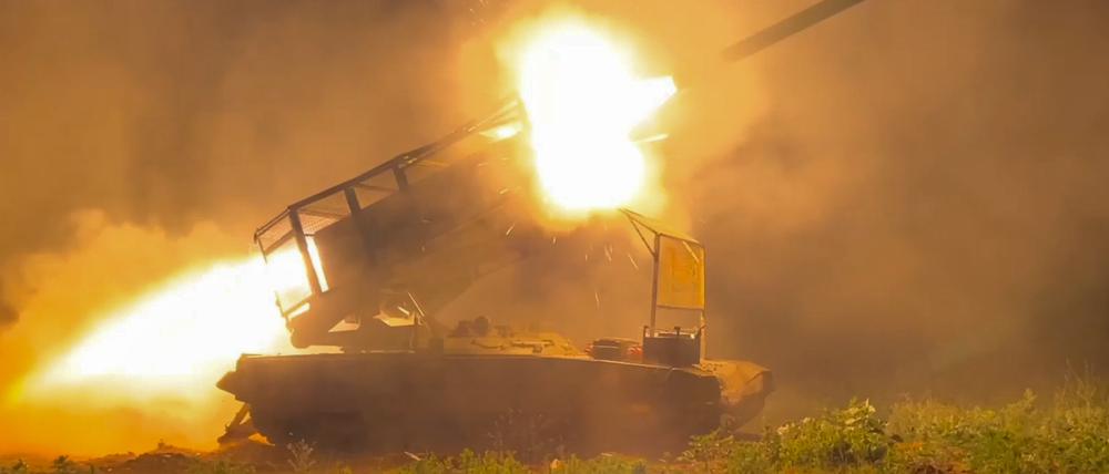 Immer wieder veröffentlichen Russlands Staatsmedien Fotos und Videos von den Kämpfen in Kursk. 