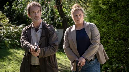 Kommissar Peter Faber (Jörg Hartmann) und seine Kollegin Rosa Herzog (Stefanie Reinsperger) in einem Szenenbild.