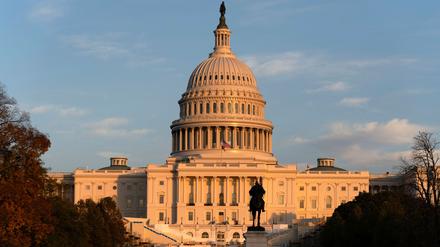 Das US-Parlament steckt kurz vor der Weihnachtspause in einem schweren Haushaltsstreit - befeuert vom designierten US-Präsidenten Donald Trump. (Archivbild)