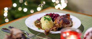 Gans? Ente? Oder etwas ganz anderes zum Fest? (Archivbild)