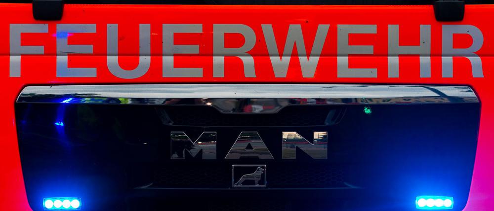 Die Feuerwehr sicherte den Brandschutz, während der Havariedienst des Netzbetreibers das Gasleck in Lichtenberg abklemmte. (Symbolbild)