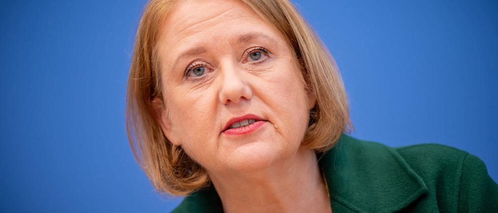 Frauenministerin Lisa Paus (Grüne) sieht die sich abzeichnende Gesetzesnovelle als  wichtigen Fortschritt.