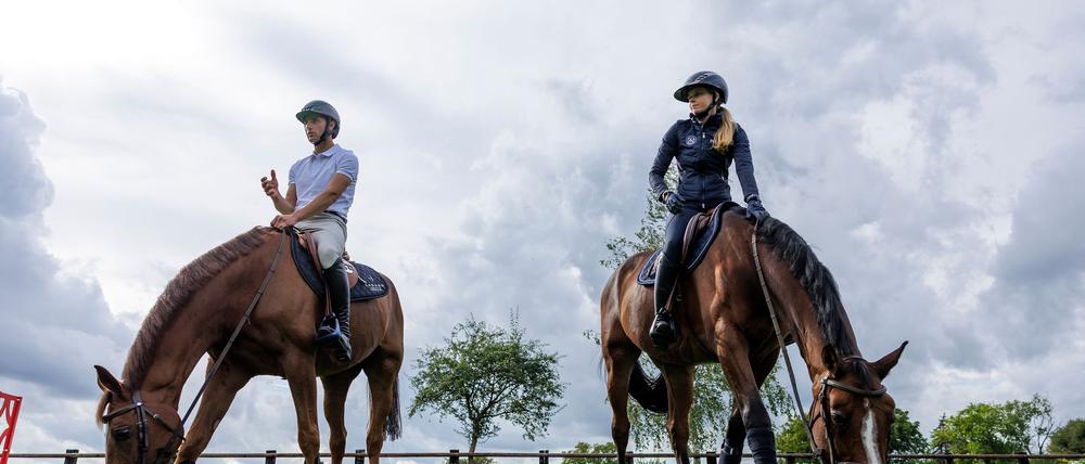 Sophie Hinners (r) und Richard Vogel sind das Traumpaar des Pferdesports.