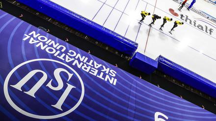Die Internationale Eislaufunion Isu lässt russische und belarussische Athletinnen und Athleten für bestimmte Wettkämpfe wieder zu.