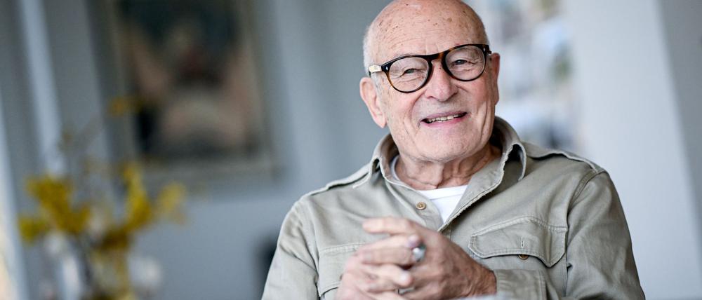 Vor Tagen noch hatte Volker Schlöndorff wegen der Filmförderung Alarm geschlagen - jetzt zeigt er sich erleichtert (Archivbild)