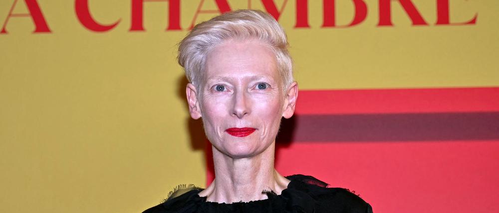 Die britische Schauspielerin Tilda Swinton ist im Kino aktuell mit „The Room Next Door“ von Pedro Almodóvar zu sehen.