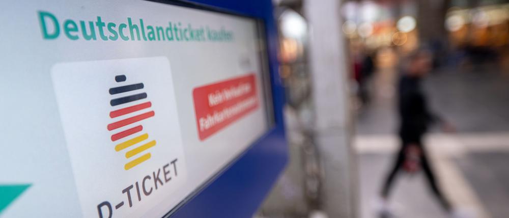 Für 2025 gesichert, danach aber nicht: Das Deutschlandticket. (Archivbild)