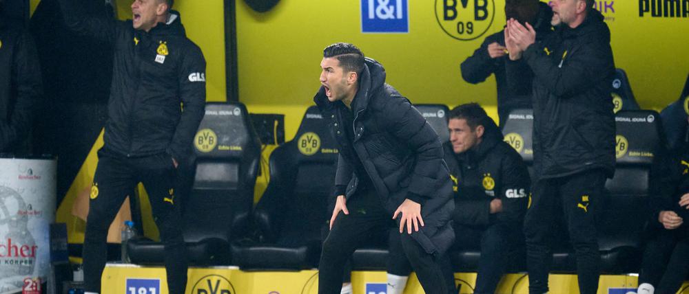 Trainer Nuri Sahin ist unzufrieden und macht seinem Team vor dem Spiel in Wolfsburg klare Ansagen.