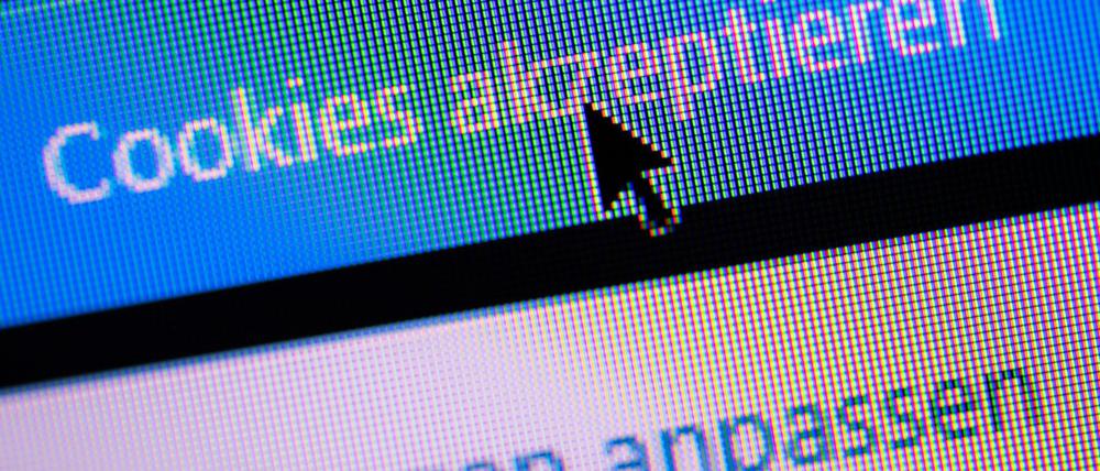 Einer Bitkom-Umfrage zufolge sind drei Viertel der Internet-Nutzerinnen und -Nutzer von Cookie-Bannern genervt.