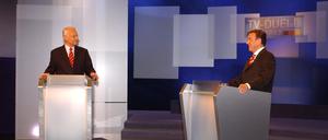 Das erste TV-Duell auf Bundesebene zwischen Bundeskanzler Gerhard Schröder (r) und dem damaligen Unions-Kanzlerkandidaten Edmund Stoiber. 