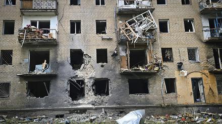 Mai 2024: Auf diesem von der Regionalen Militärverwaltung Cherson zur Verfügung gestellten Foto ist ein zerstörtes Wohnhaus am Ort eines Angriffs der russischen Armee mit gelenkten Bomben zu sehen. 