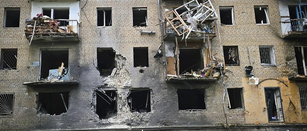 Mai 2024: Auf diesem von der Regionalen Militärverwaltung Cherson zur Verfügung gestellten Foto ist ein zerstörtes Wohnhaus am Ort eines Angriffs der russischen Armee mit gelenkten Bomben zu sehen. 