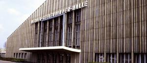 Die Werner-Seelenbinder-Halle (hier 1990) wurde 1992 abgerissen. Dort steht heute das Velodrom.