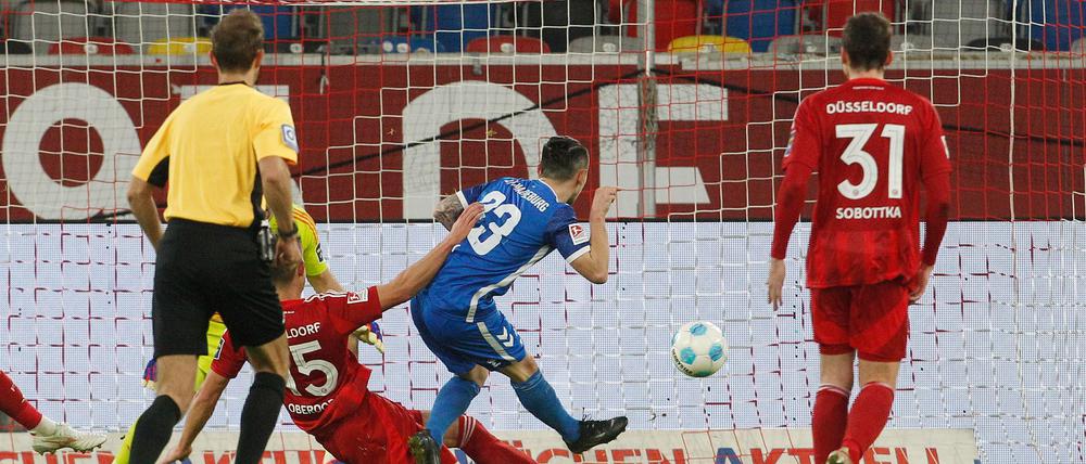 Magdeburgs Atik schießt das vorrübergehende 2:2