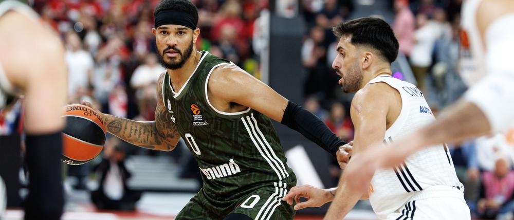 Nick Weiler-Babb gelang in Mailand der Münchener Siegtreffer an der Freiwurflinie.