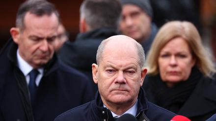 Kanzler Olaf Scholz am Tatort in Magdeburg.