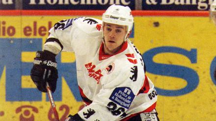 Torschütze im Derby vom Dezember 1994. Michael Rumrich (Preussen Berlin) am Puck.